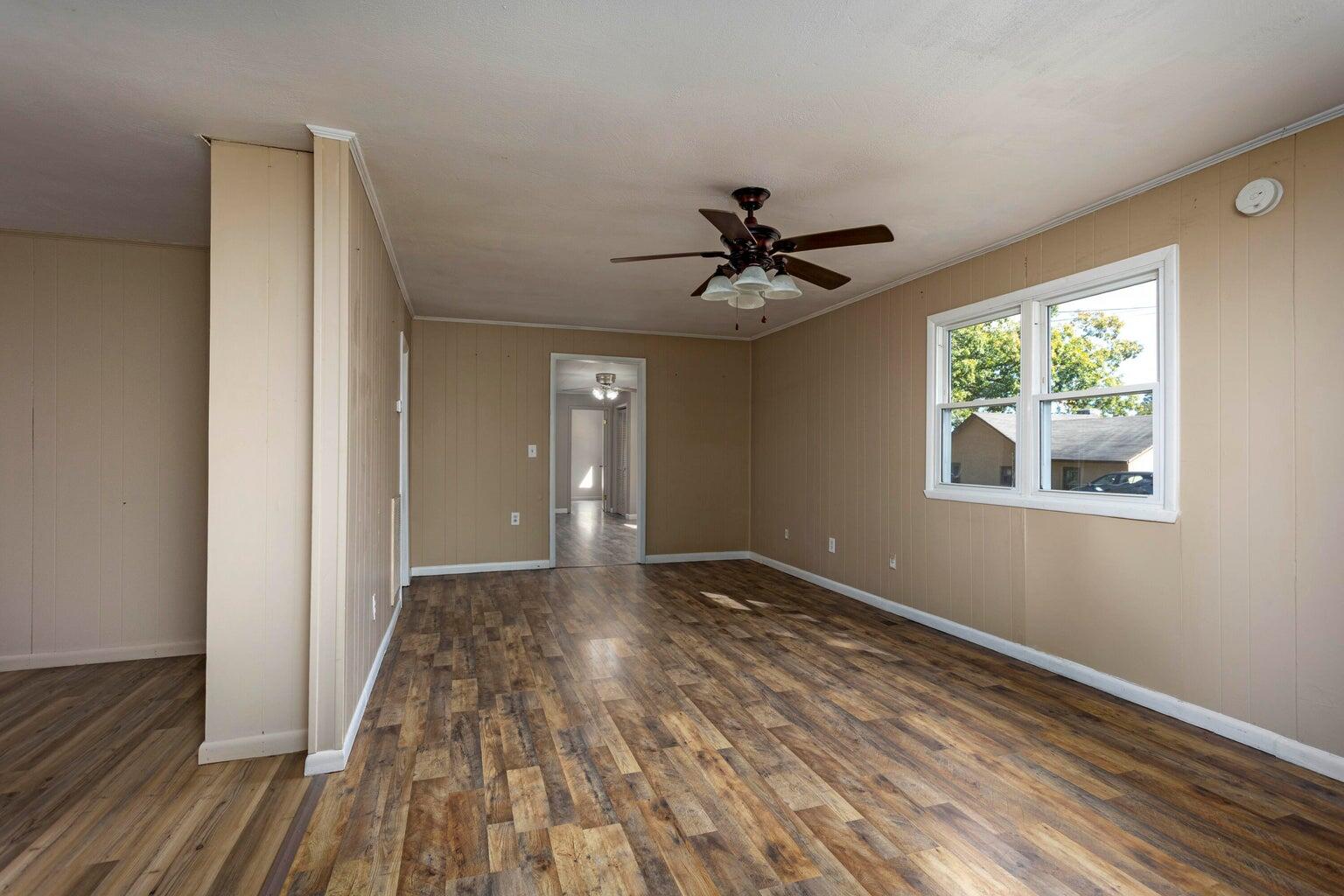 134 Riddle Street Dayton, TN 37321 - Photo 13 of 32 Living /Dining