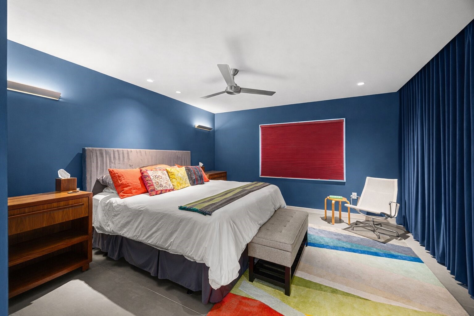 5811 Rose Street Houston, TX 77007 - Photo 18 of 38 Unwind in the serene primary suite, that is designed for pure relaxation. Notice the subtle mood lighting, as well as the efficiently placed recessed reading lights.