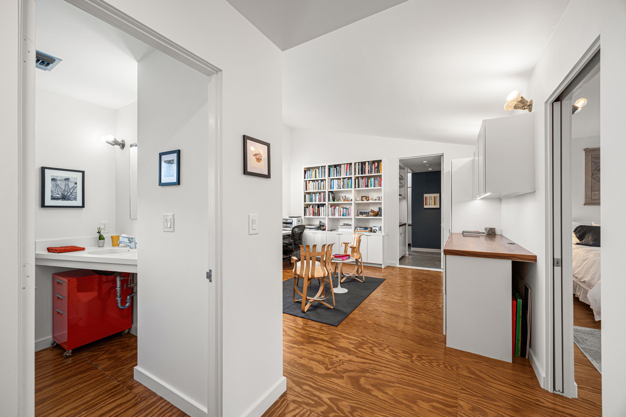 5811 Rose Street Houston, TX 77007 - Photo 30 of 38 Final look from the third floor landing before heading back downstairs.