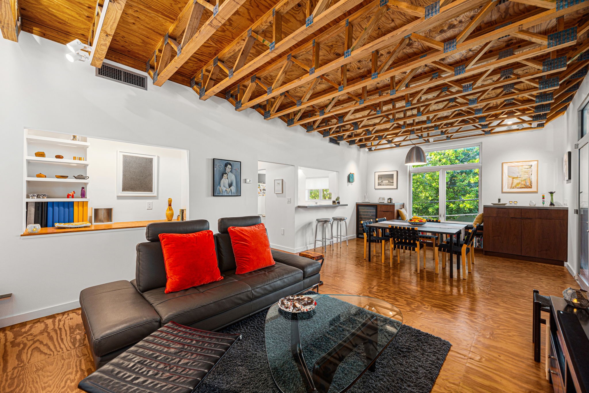 5811 Rose Street Houston, TX 77007 - Photo 6 of 38 Industrial Minimalism is the name of the game - simple, clean lines, open spaces ideal for entertaining, built-in art display niches...and plenty of wall space to display your art with flexible track lighting.