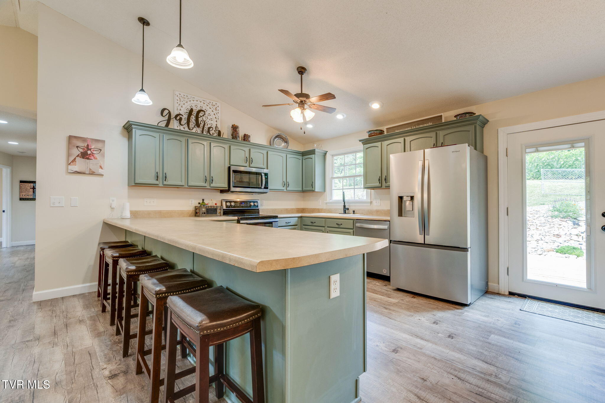 2937 Forest View Road Kingsport, TN 37660 - Photo 5 of 52 011