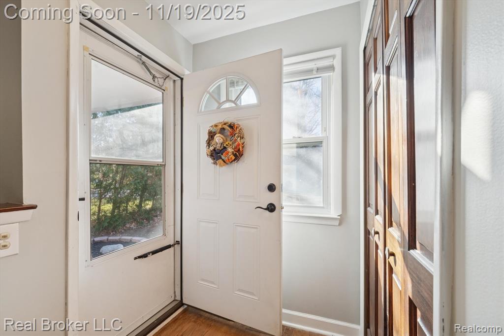 9665 Hilton Road Brighton, MI 48114 - Photo 4 of 50