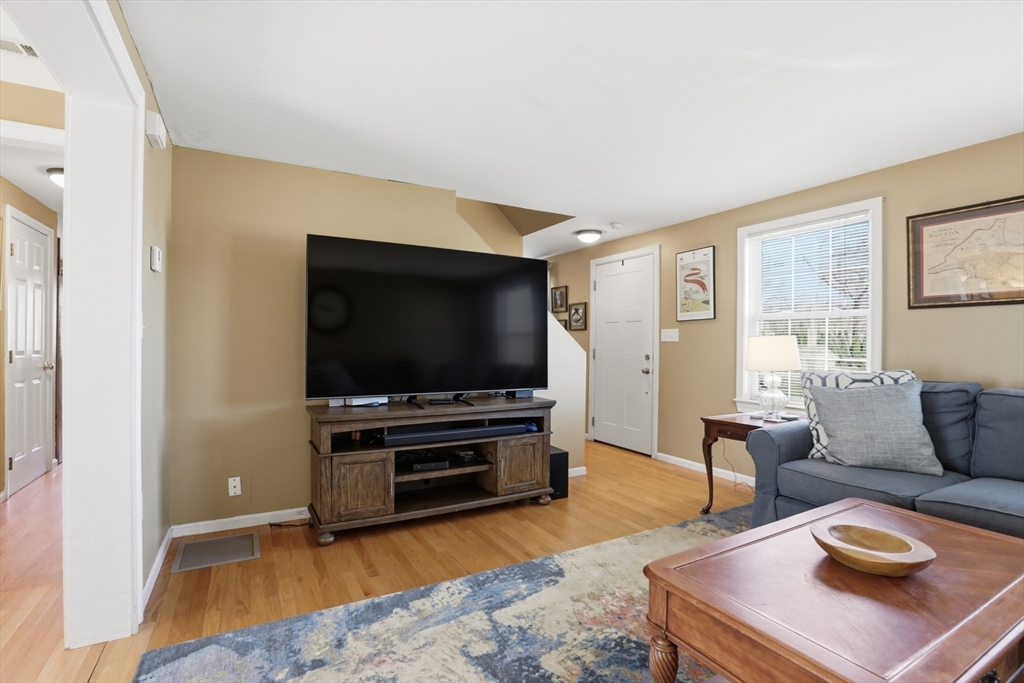 23 Bellmore Road Framingham, MA 01702 - Photo 11 of 37