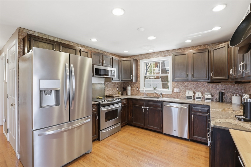 23 Bellmore Road Framingham, MA 01702 - Photo 5 of 37