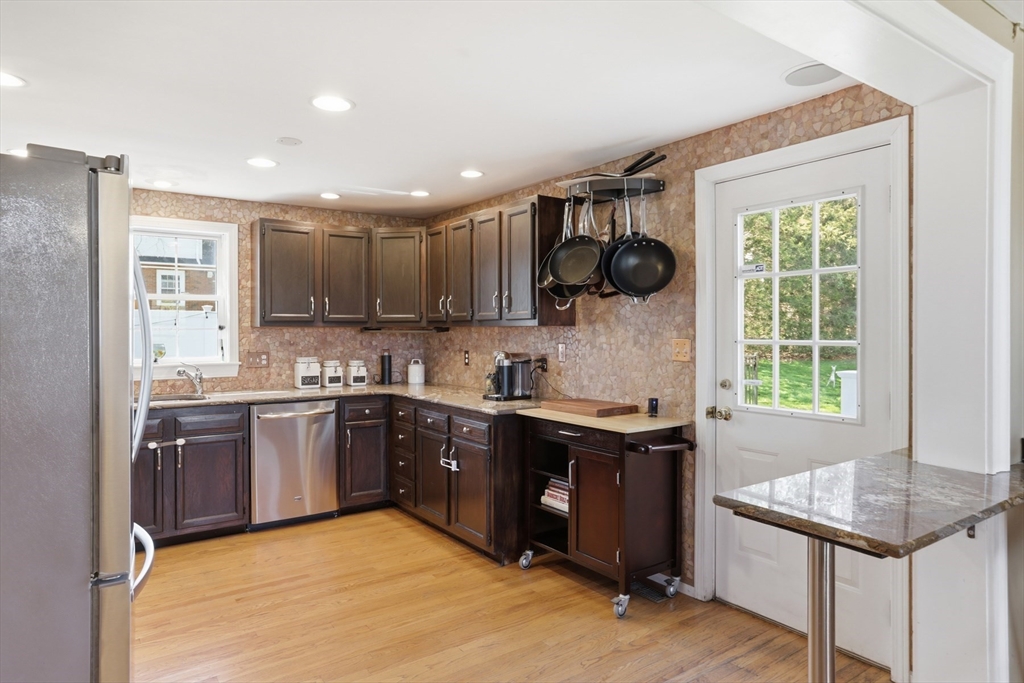 23 Bellmore Road Framingham, MA 01702 - Photo 6 of 37