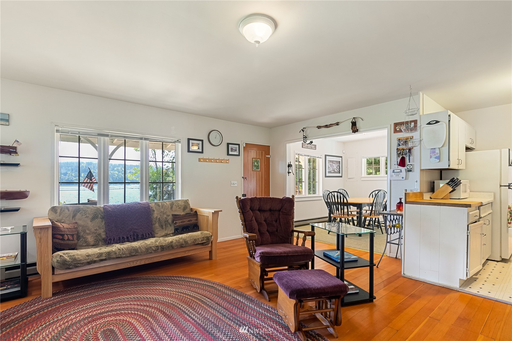2964 North Shore Road Bellingham, WA 98226 - Photo 18 of 40 a living room with furniture and a window
