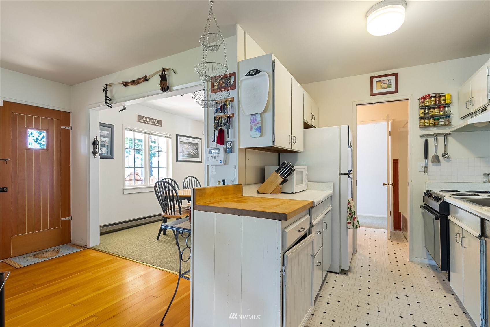 2964 North Shore Road Bellingham, WA 98226 - Photo 22 of 40 a room that has a bed and a chair in it