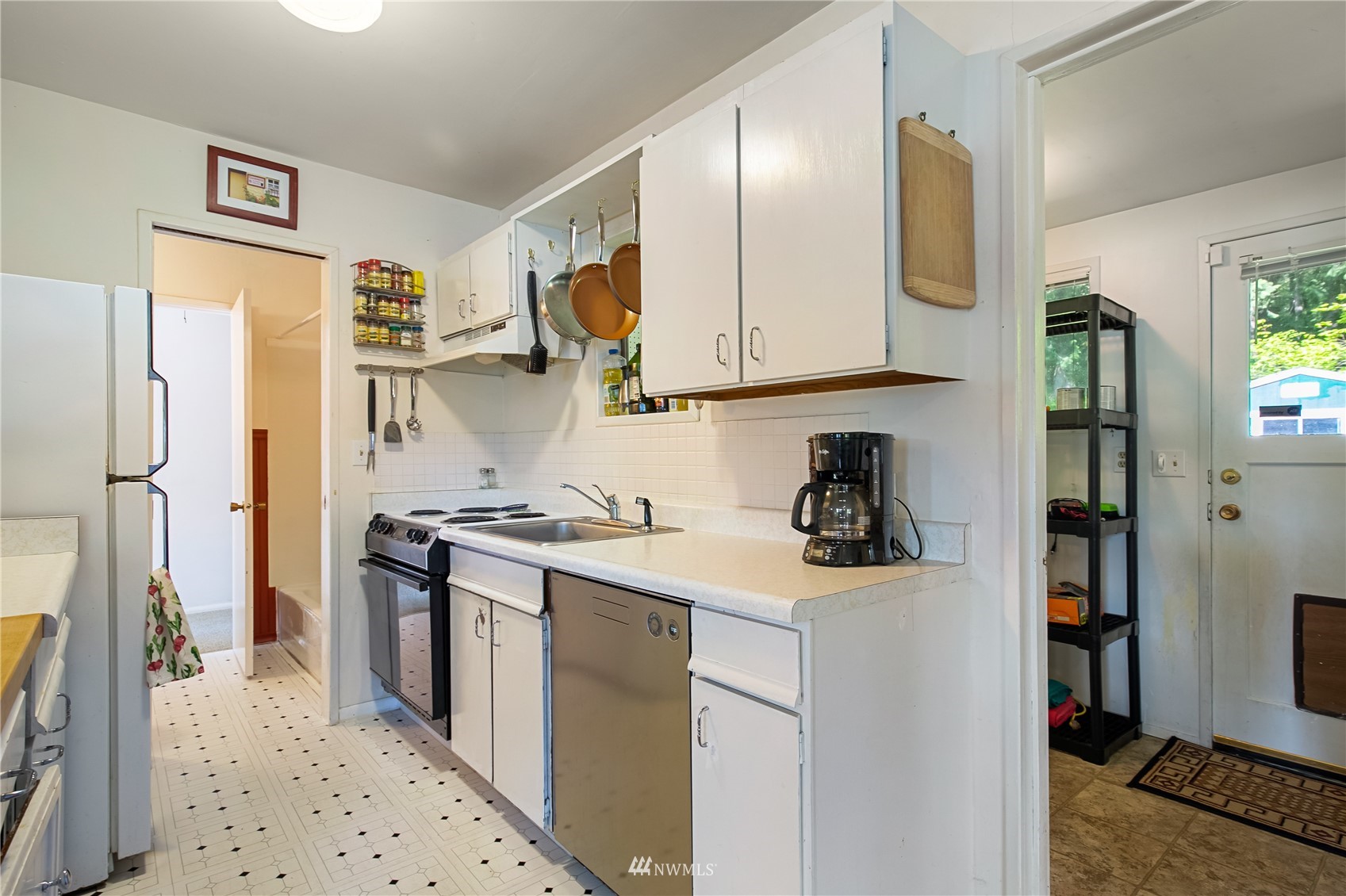 2964 North Shore Road Bellingham, WA 98226 - Photo 23 of 40 a kitchen with stainless steel appliances granite countertop a refrigerator and a stove top oven