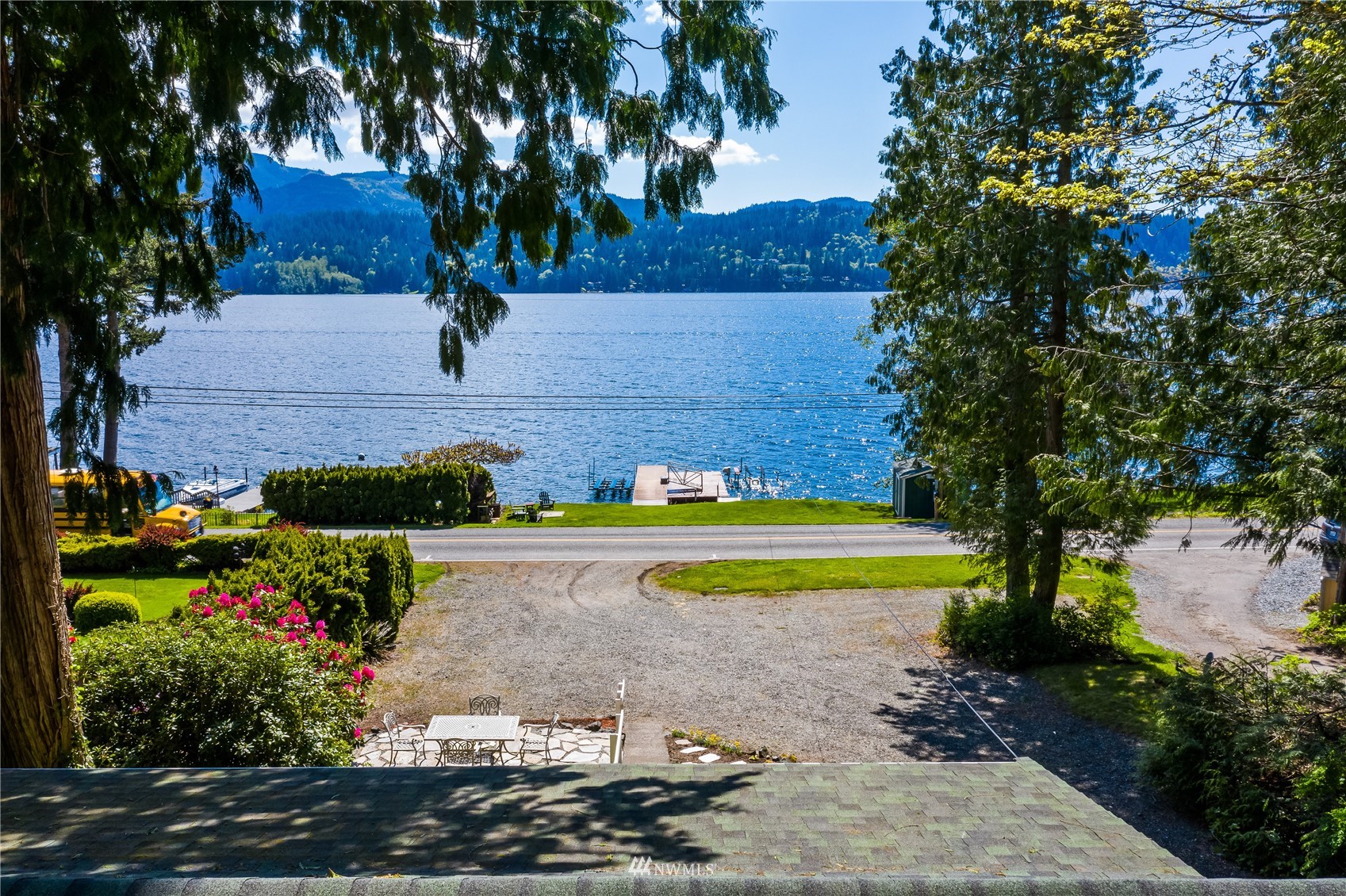 2964 North Shore Road Bellingham, WA 98226 - Photo 40 of 40 a view of a backyard with large trees