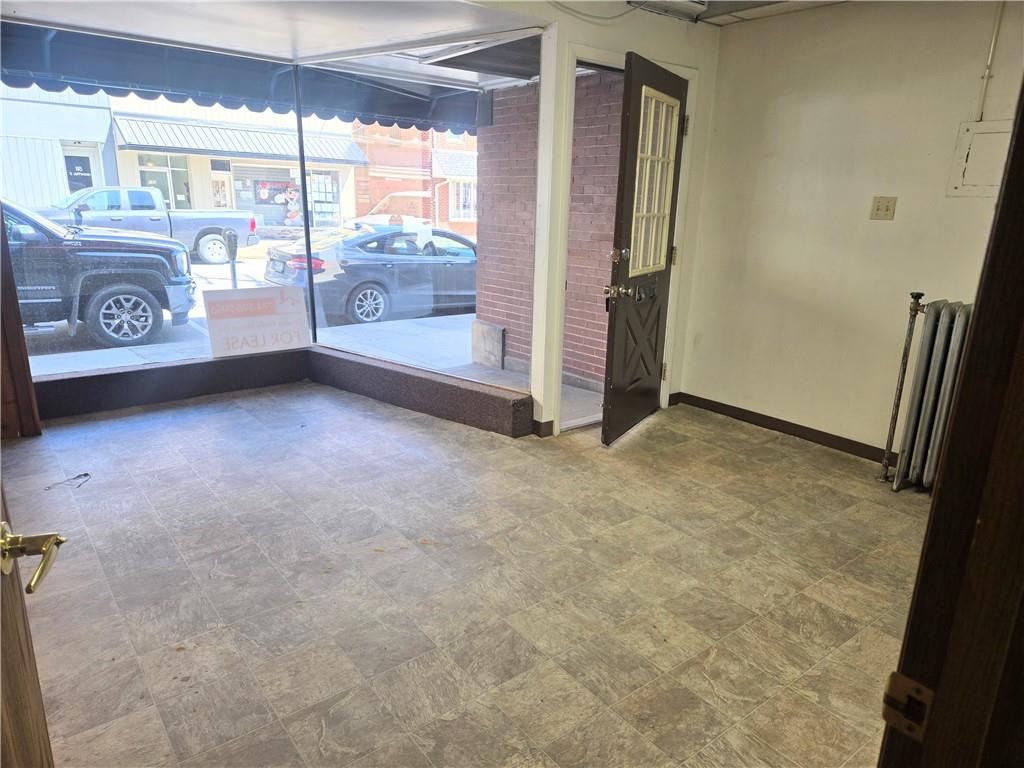 141 South Jefferson Street, Unit 139 Kittanning, PA 16201 - Photo 4 of 11 Waiting area