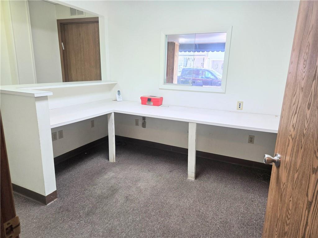 141 South Jefferson Street, Unit 139 Kittanning, PA 16201 - Photo 5 of 11 Reception area