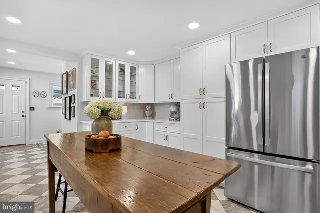 a view of livingroom with furniture and workspace
