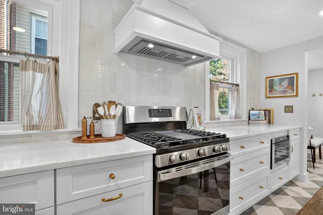 a view of livingroom with washer and dryer