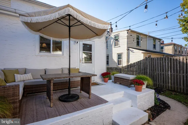 a view of a house with garage