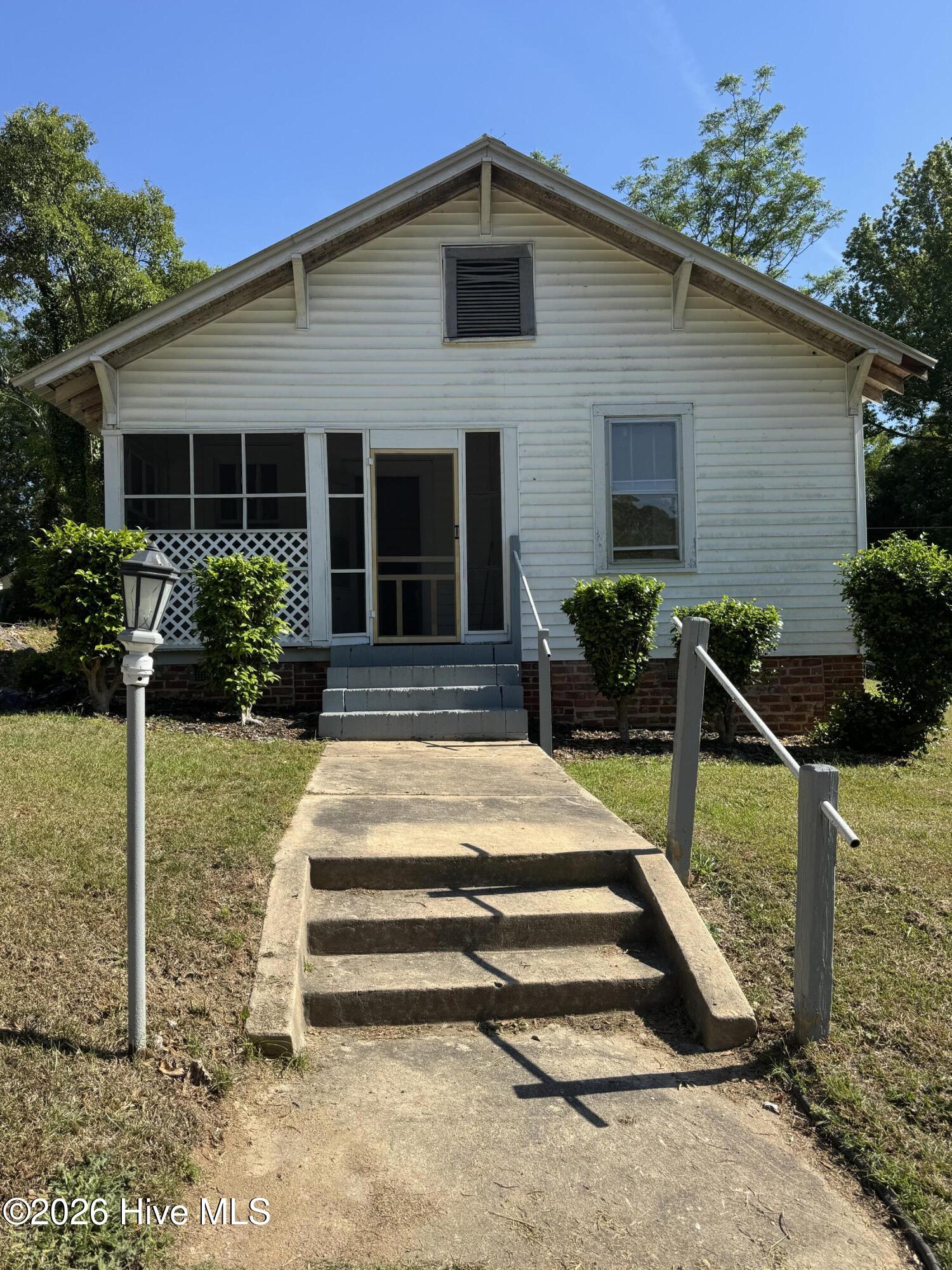 302 Robinson Street Rockingham, NC 28379 - Photo 1 of 12 IMG_0587