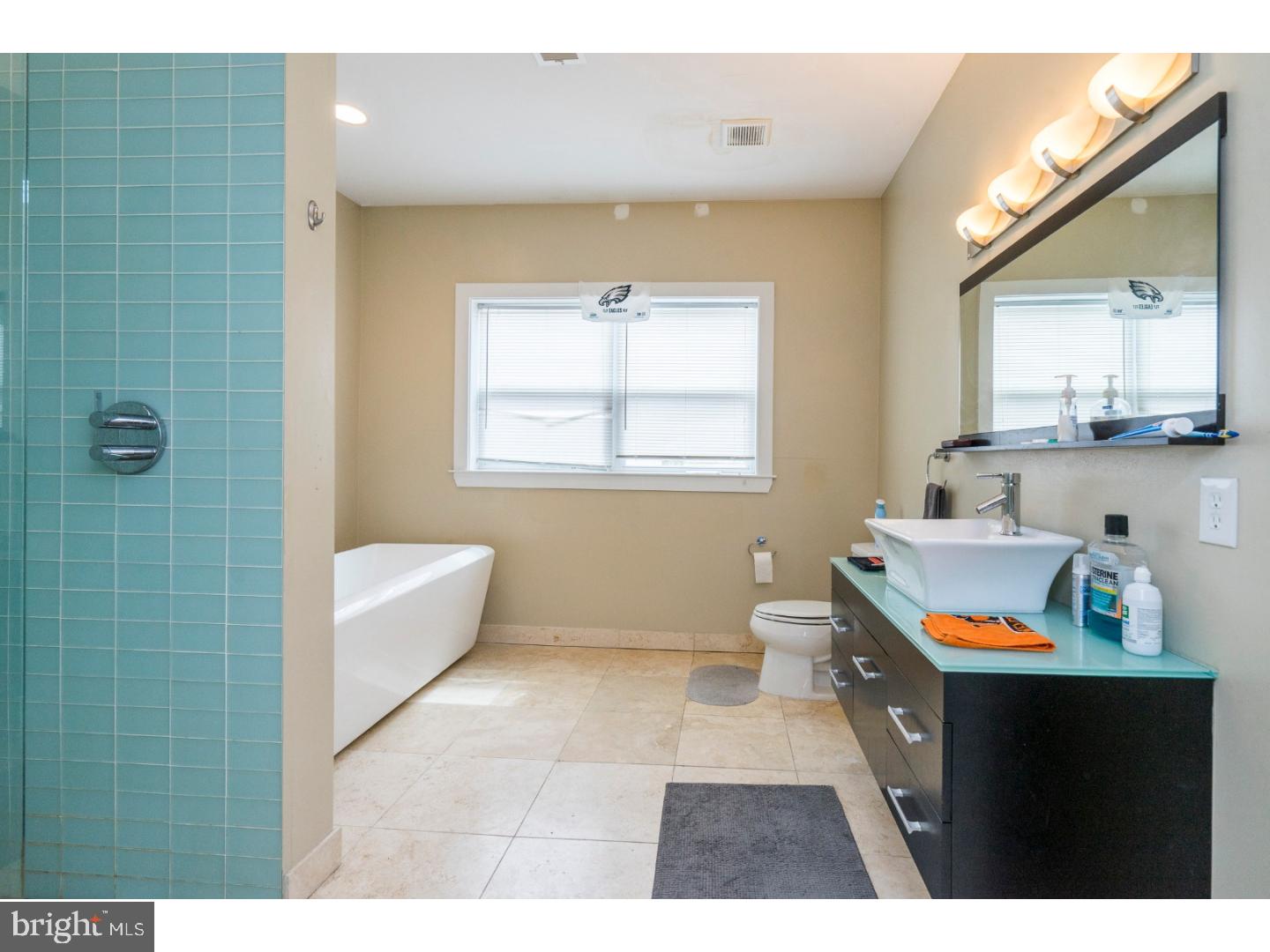 416 Federal Street Philadelphia, PA 19147 - Photo 13 of 21 Bathroom
