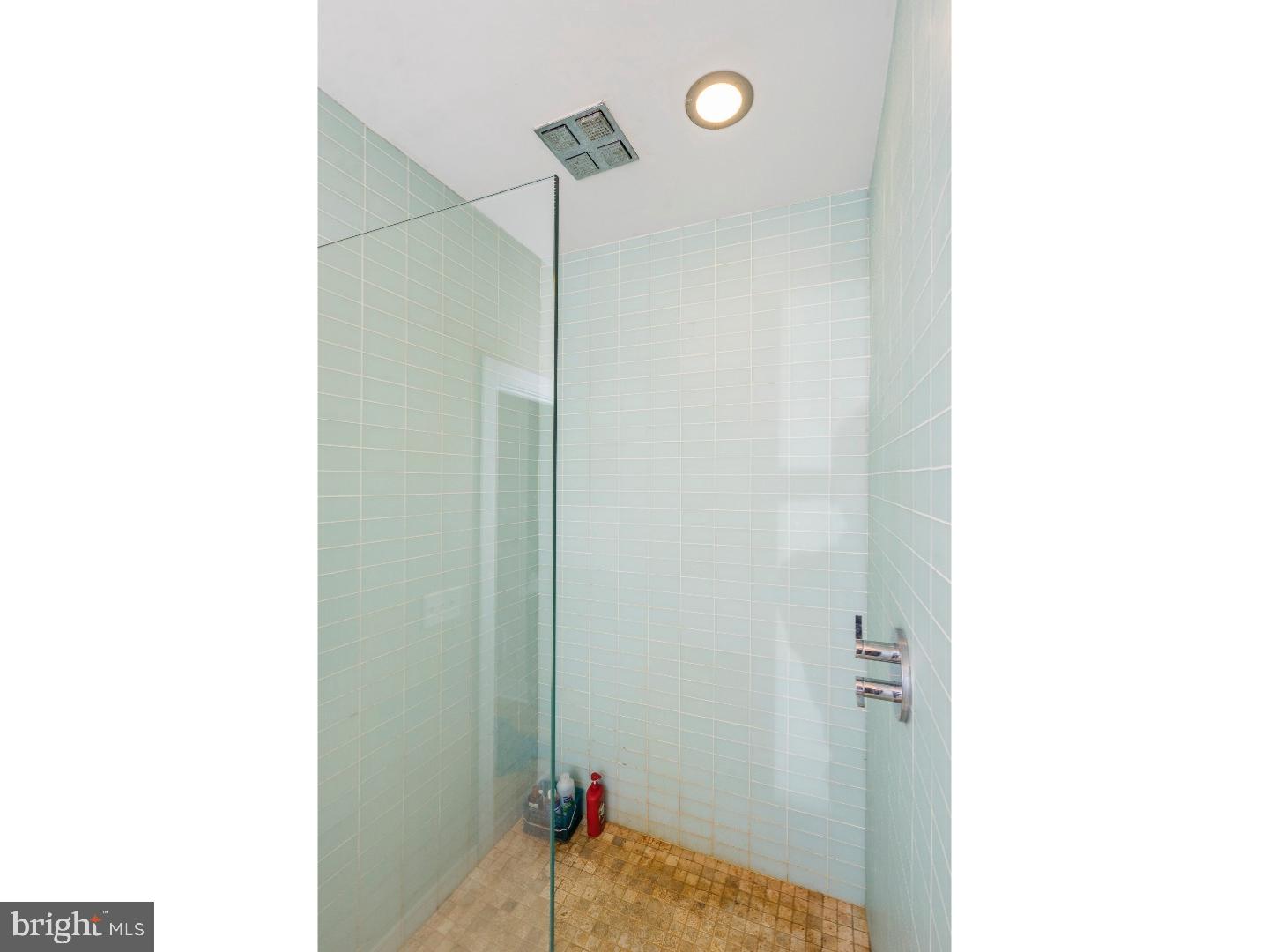 416 Federal Street Philadelphia, PA 19147 - Photo 15 of 21 Bathroom