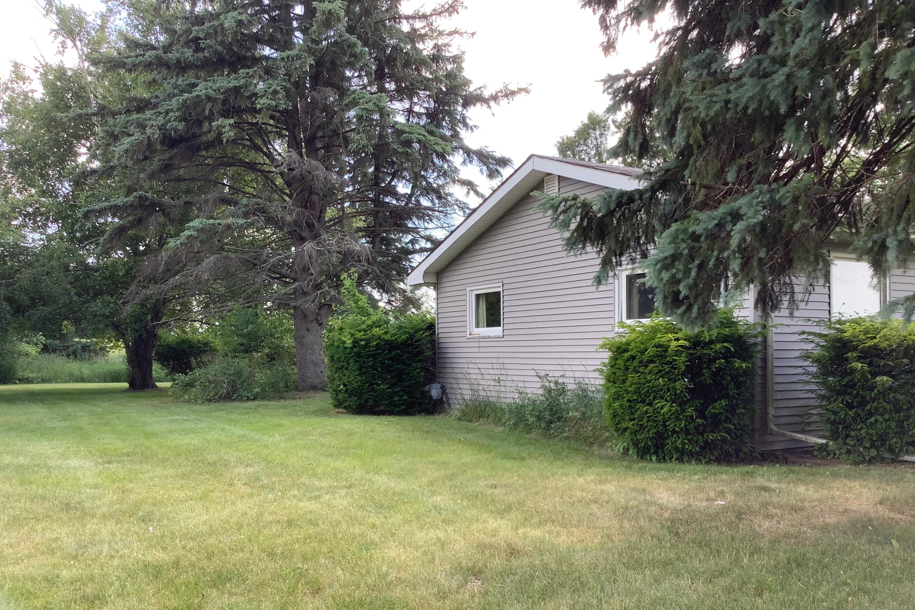 2980 Deaner Road Northeast Edmore, MI 48829 - Photo 3 of 23 21