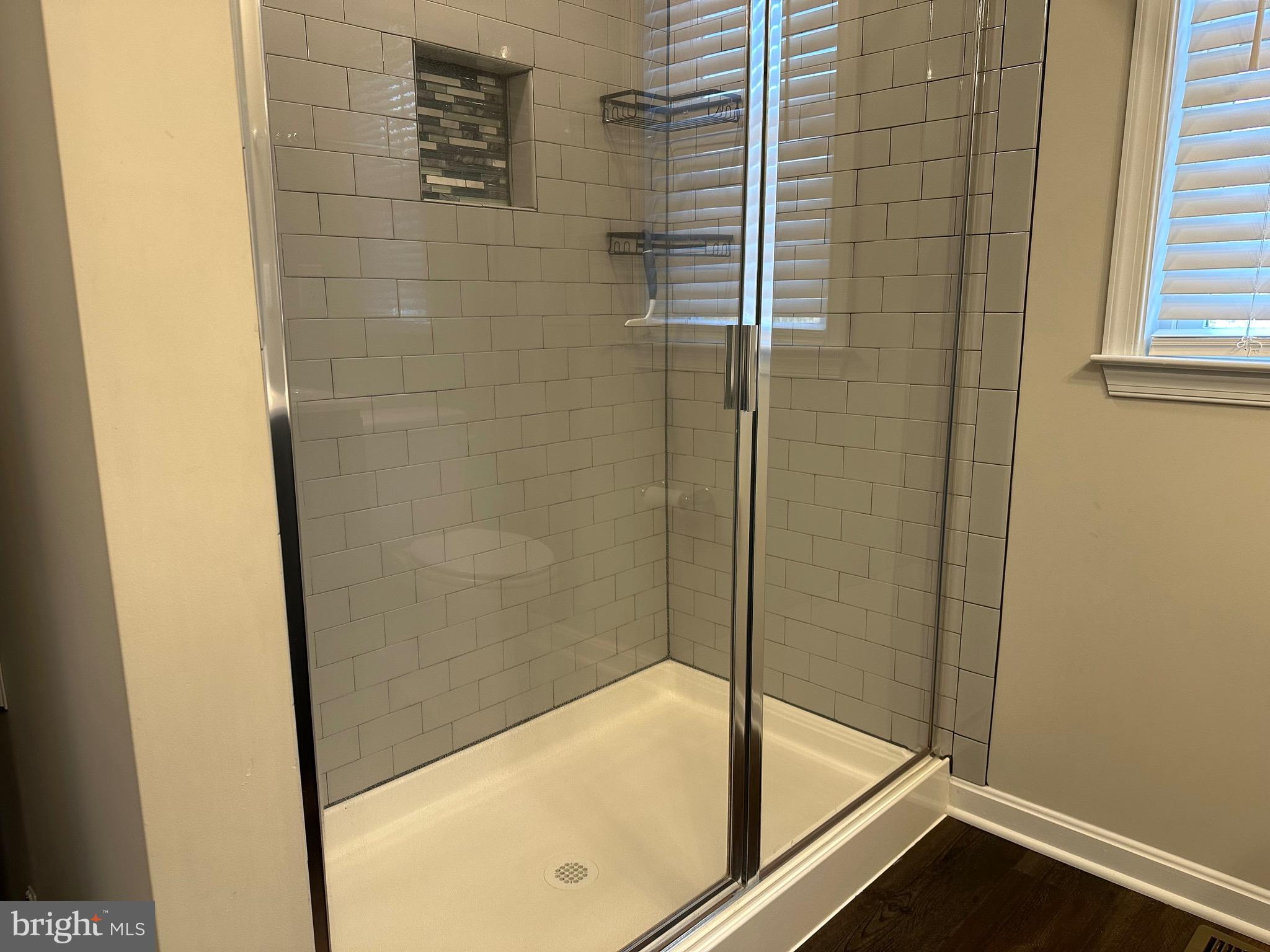 275 Nicholson Drive Colonial Beach, VA 22443 - Photo 14 of 22 a bathroom with a bathtub