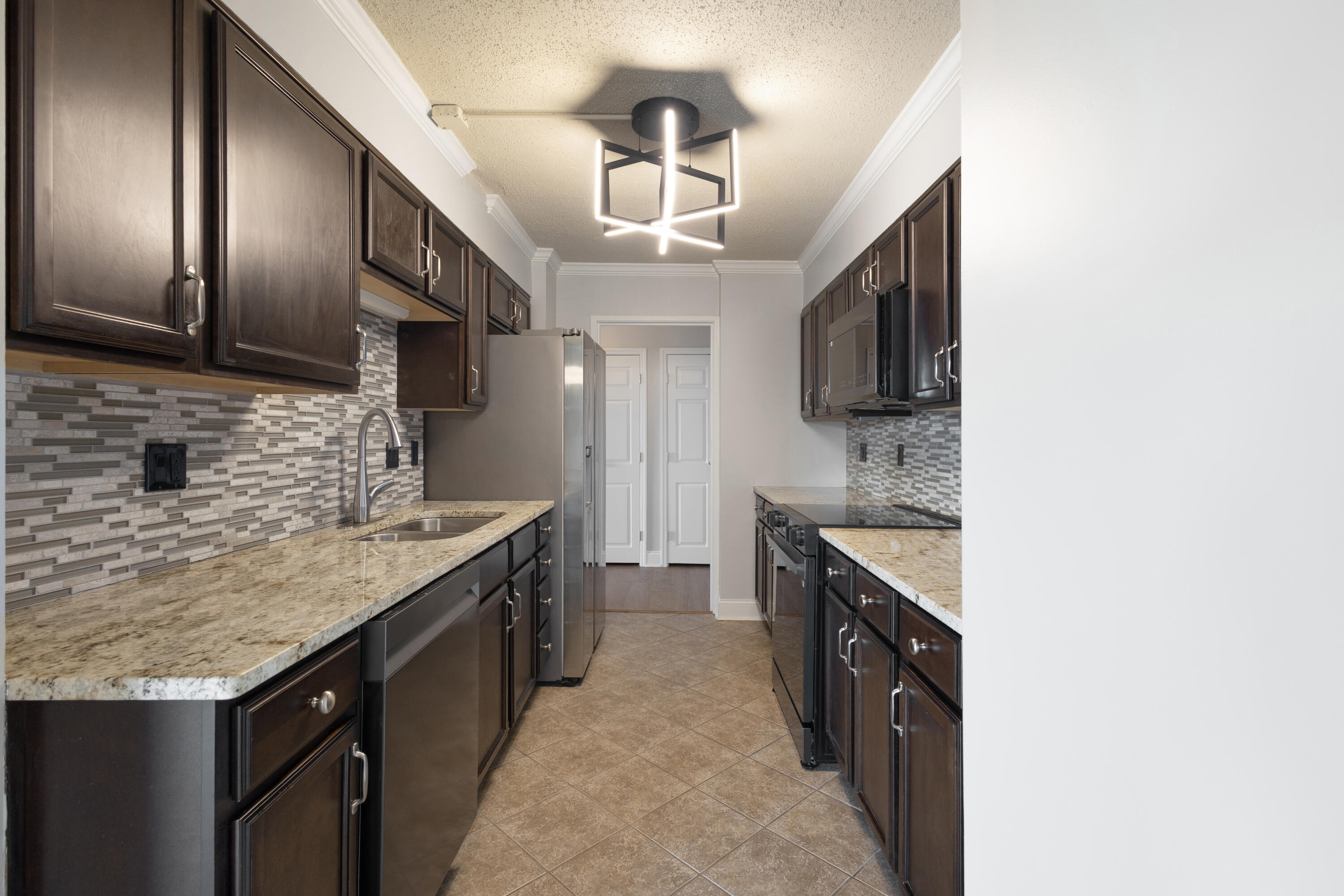1131 Stringers Ridge Road, Unit 9J Chattanooga, TN 37405 - Photo 8 of 47 Kitchen