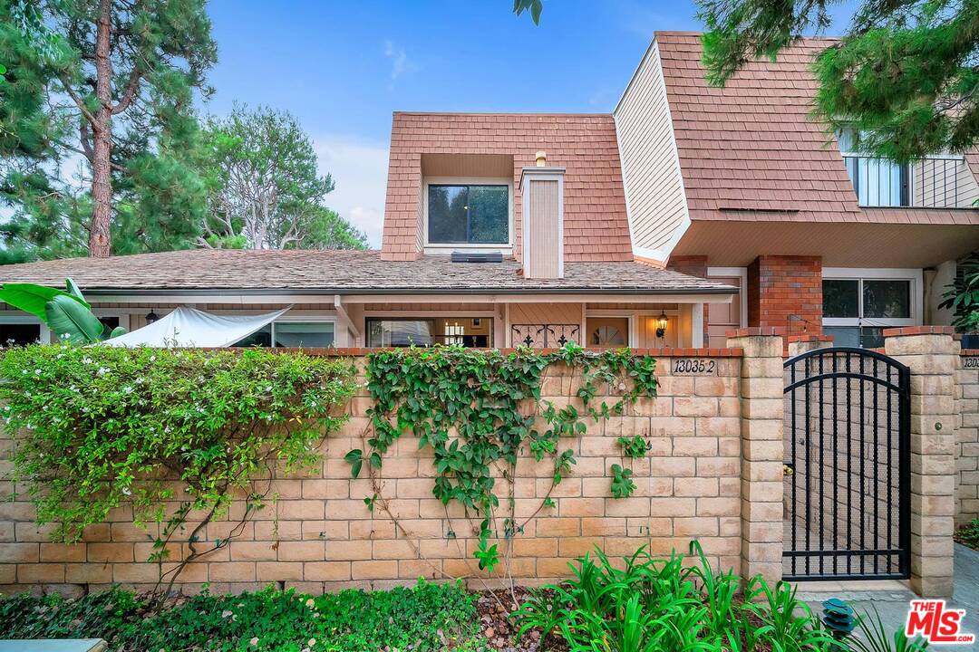 13035 Mindanao Way, Unit 2 Marina del Rey, CA 90292 - Photo 3 of 29 a front view of a house with garden