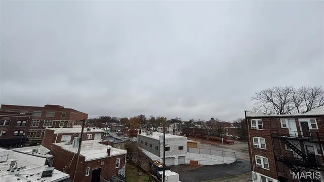 $725 | 7166 Lyndover Place, Unit E, St. Louis, MO 63143