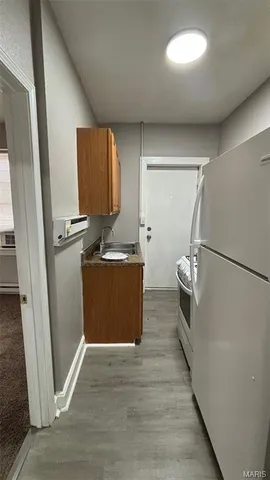 $725 | 7166 Lyndover Place, Unit E, St. Louis, MO 63143