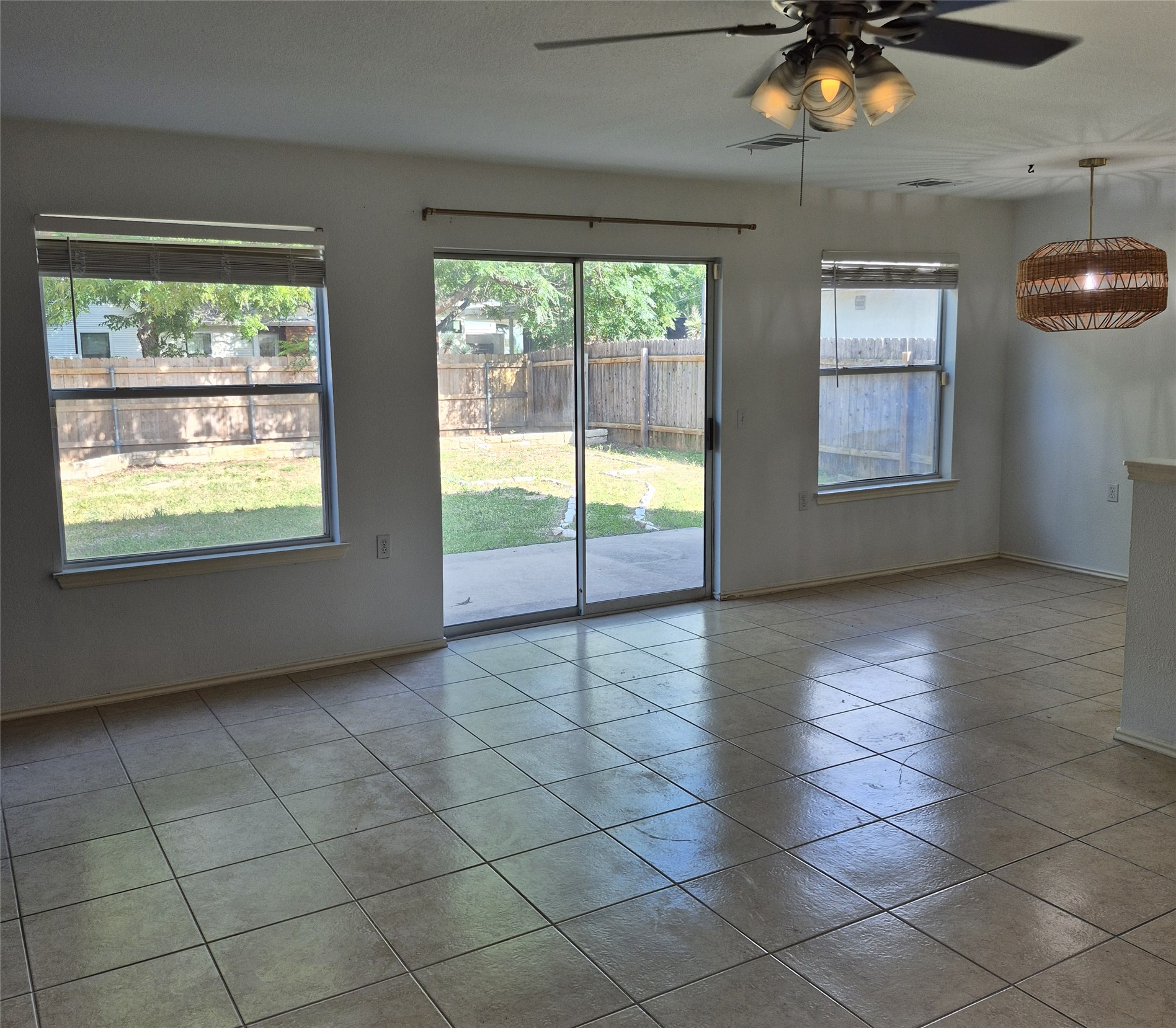 1139 Emmitt Run Austin, TX 78721 - Photo 4 of 30 Dining area at right