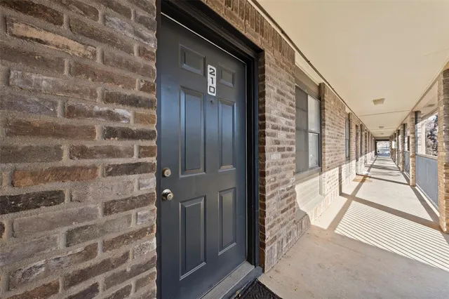 $149,900 | 1421 South 12th Street, Unit 210, Waco, TX 76706