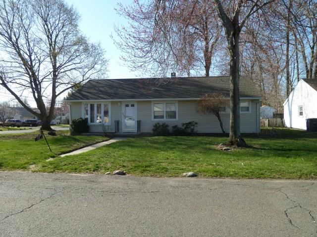 a view of house with a yard