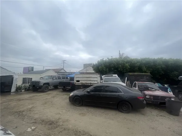 $499,000 | 1143 West 101st Street, Los Angeles, CA 90044