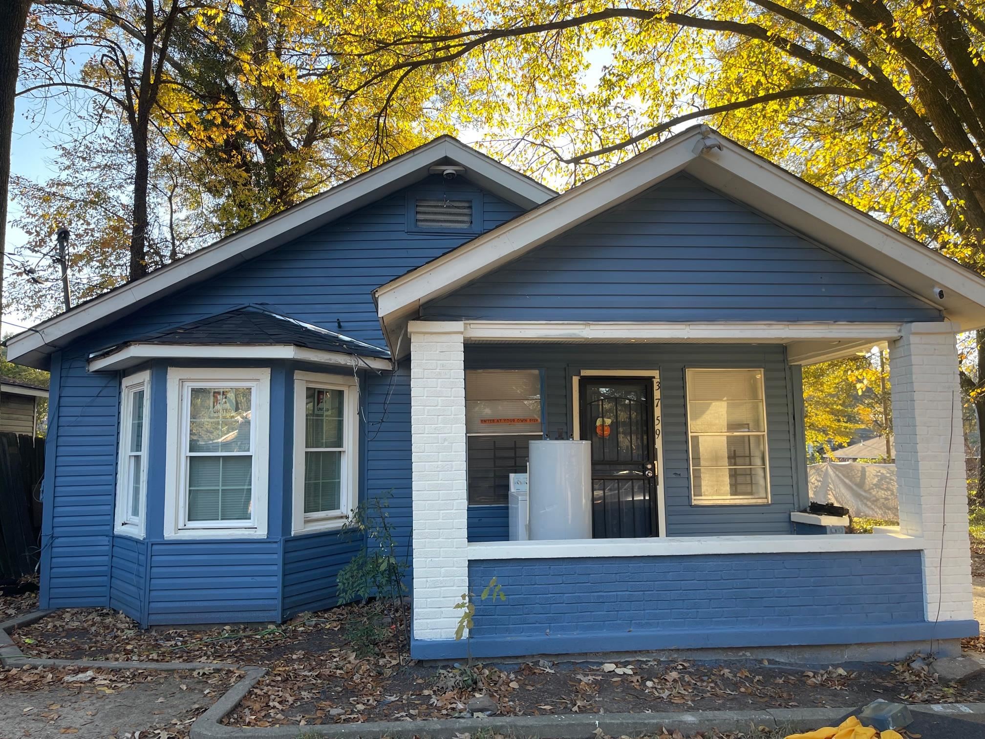 View of front of house featuring a porch