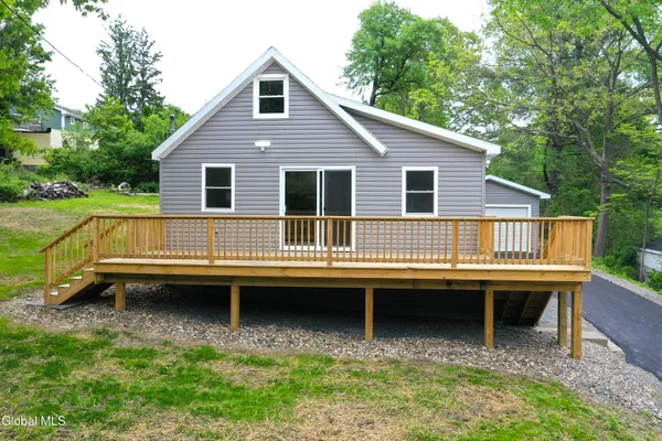 $299,900 | 20 Franklin Avenue, North Greenbush, NY 12198