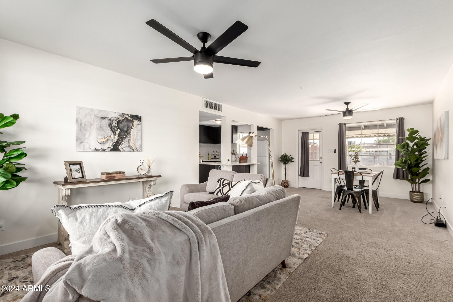 3921 West Griswold Road Phoenix, AZ 85051 - Photo 5 of 26 Great Room