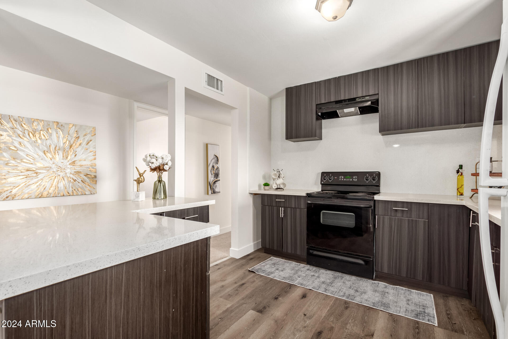 3921 West Griswold Road Phoenix, AZ 85051 - Photo 8 of 26 Kitchen