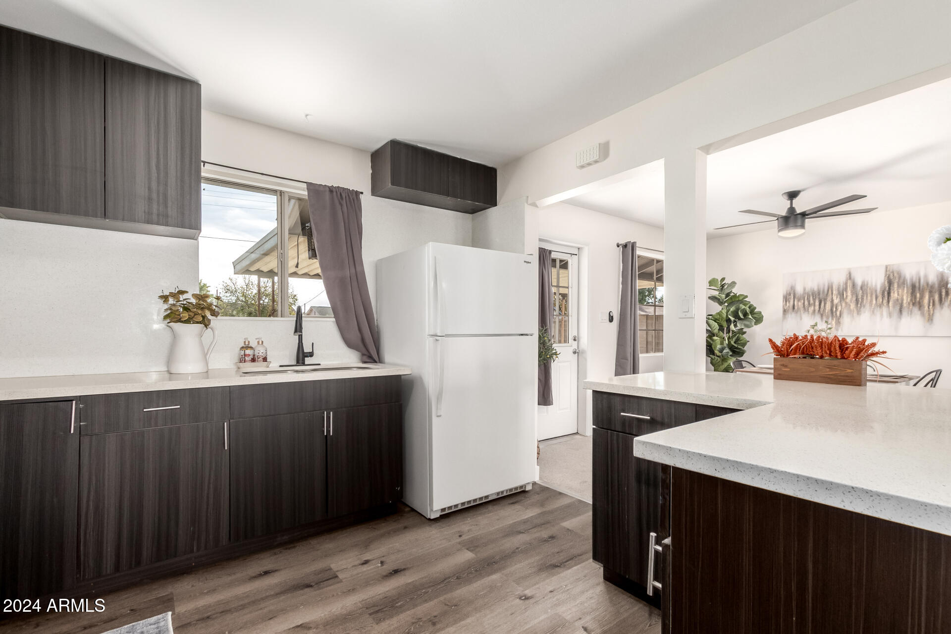 3921 West Griswold Road Phoenix, AZ 85051 - Photo 9 of 26 Kitchen