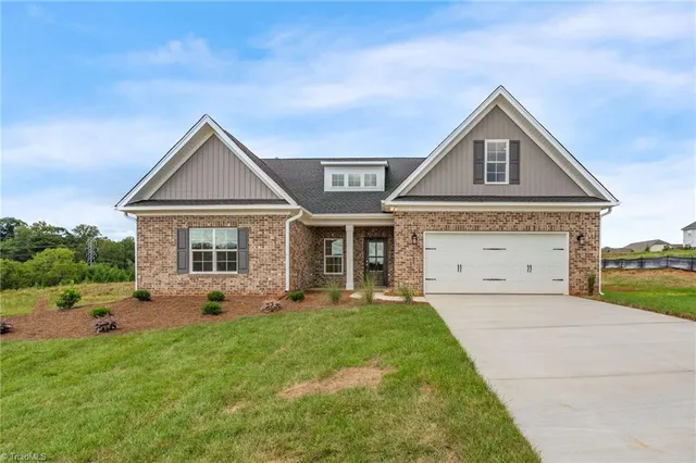 $599,900 | 3701 Pasture View Drive, Summerfield, NC 27358