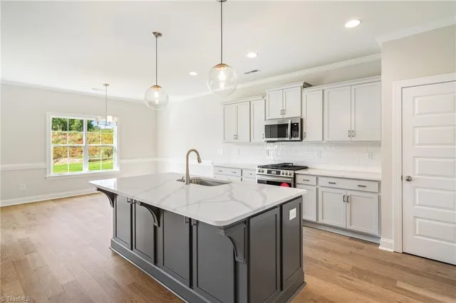 $599,900 | 3701 Pasture View Drive, Summerfield, NC 27358