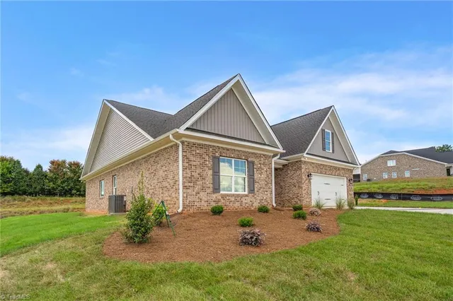 $599,900 | 3701 Pasture View Drive, Summerfield, NC 27358