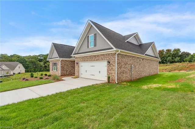 $599,900 | 3701 Pasture View Drive, Summerfield, NC 27358