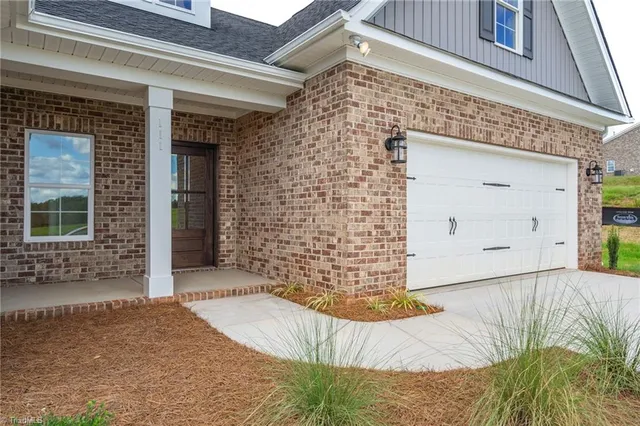 $599,900 | 3701 Pasture View Drive, Summerfield, NC 27358