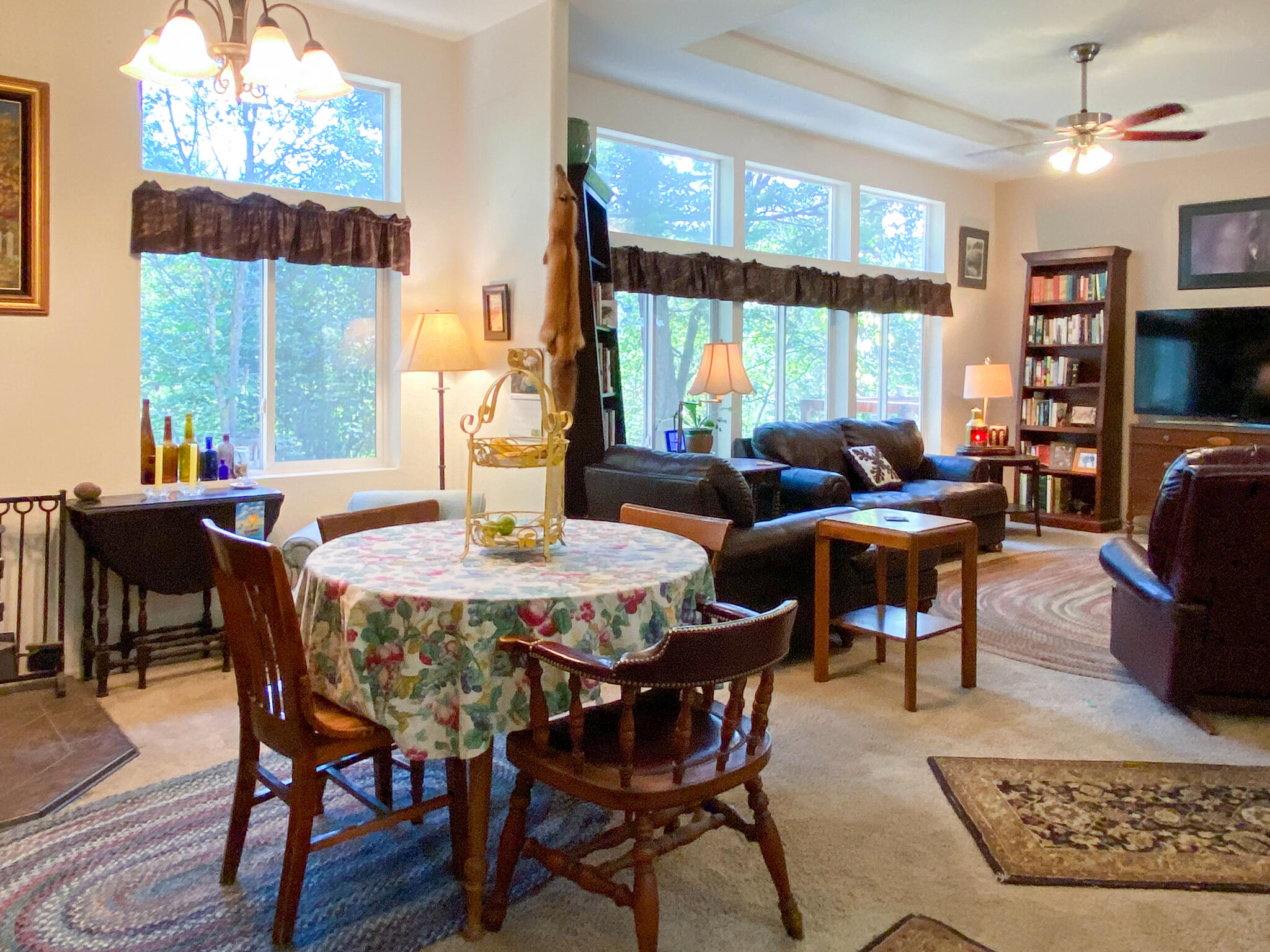 361 Senger Road Junction City, CA 96048 - Photo 16 of 39 Dining View to LR