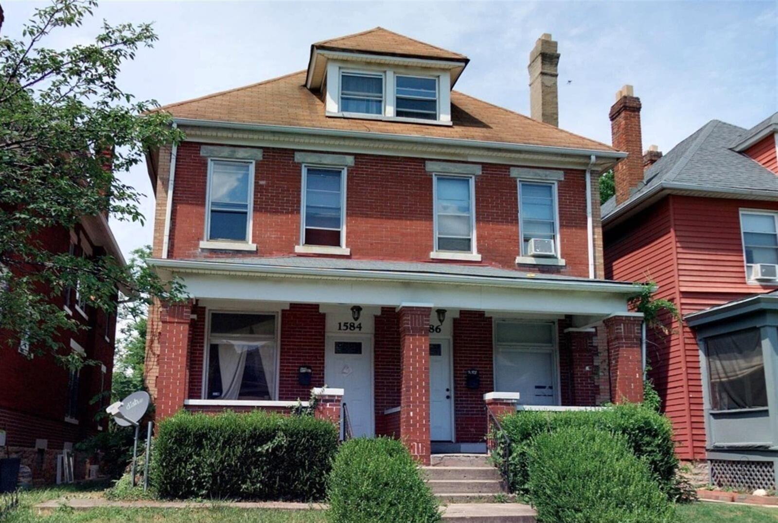 1584 Bryden front