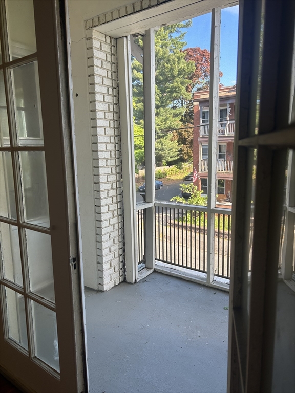 4 Laurel Street, Unit 2 Holyoke, MA 01040 - Photo 4 of 14