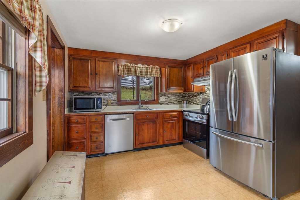 40 Colby Avenue Worcester, MA 01605 - Photo 14 of 32