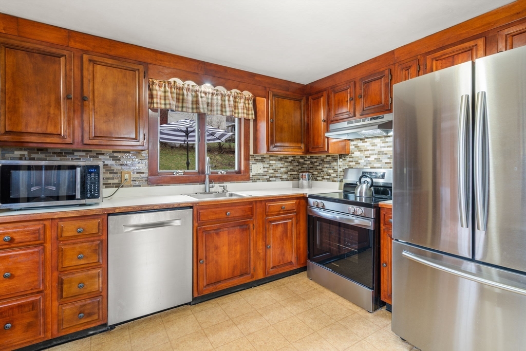 40 Colby Avenue Worcester, MA 01605 - Photo 15 of 32