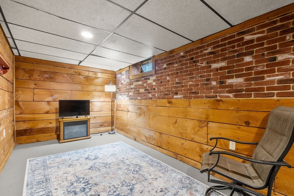 40 Colby Avenue Worcester, MA 01605 - Photo 25 of 32