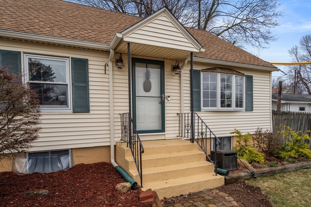 40 Colby Avenue Worcester, MA 01605 - Photo 4 of 32