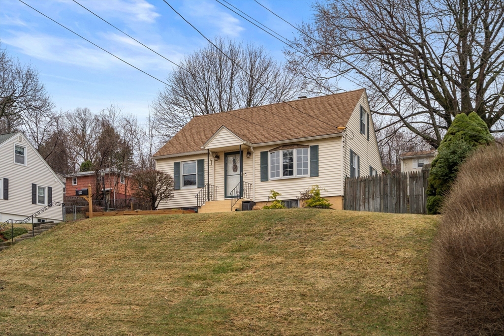 40 Colby Avenue Worcester, MA 01605 - Photo 5 of 32