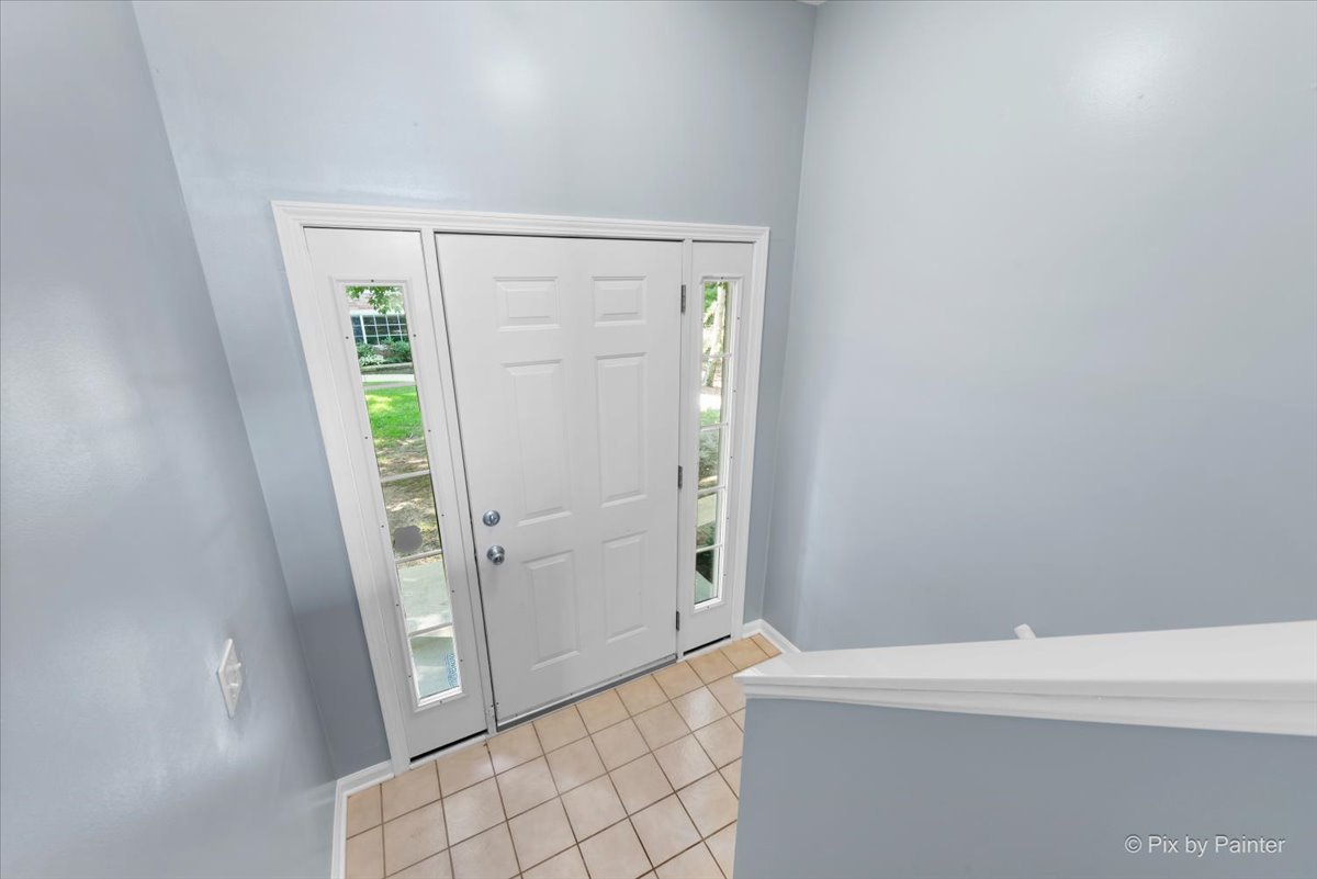 531 Pheasant Trail St. Charles, IL 60174 - Photo 3 of 32